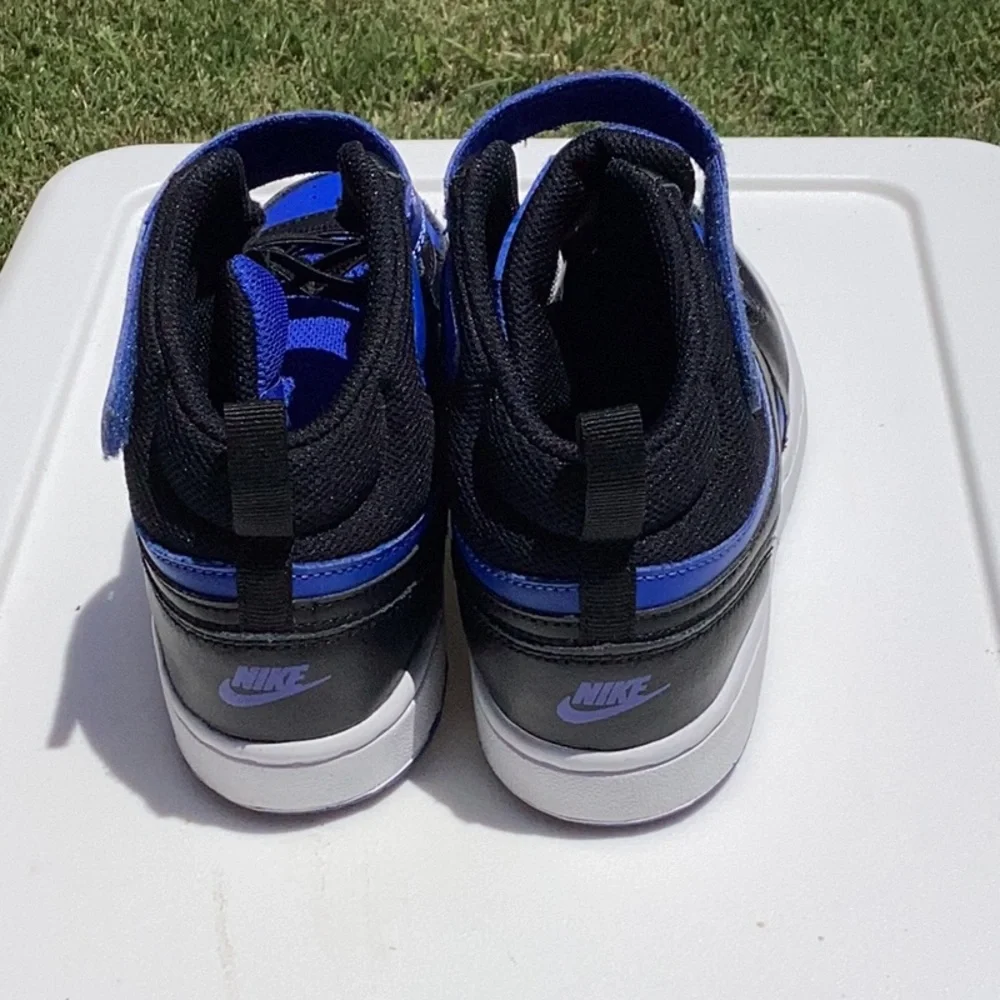 Nike Blue and Black Sneakers for Everyday Comfort - Picture 5 of 5